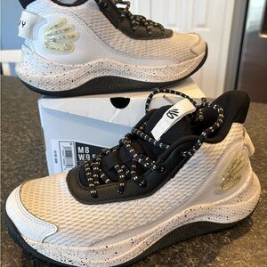 Curry 3Z7 Black and White Sneakers